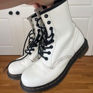 DR. MARTENS WHITE COMBAT BOOT